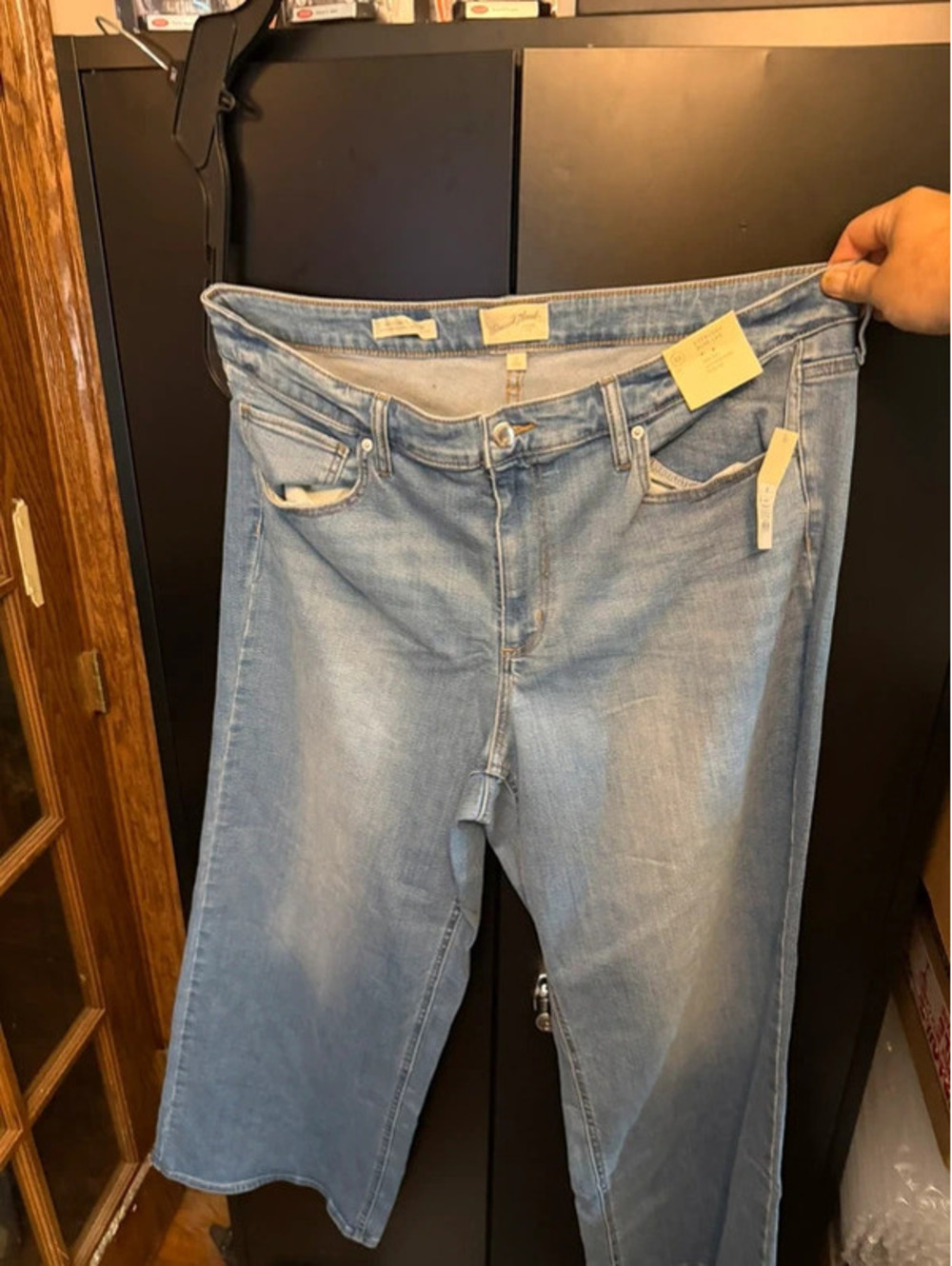 Universal Thread Women's 22 Regular Everyday Wide Leg Jeans,